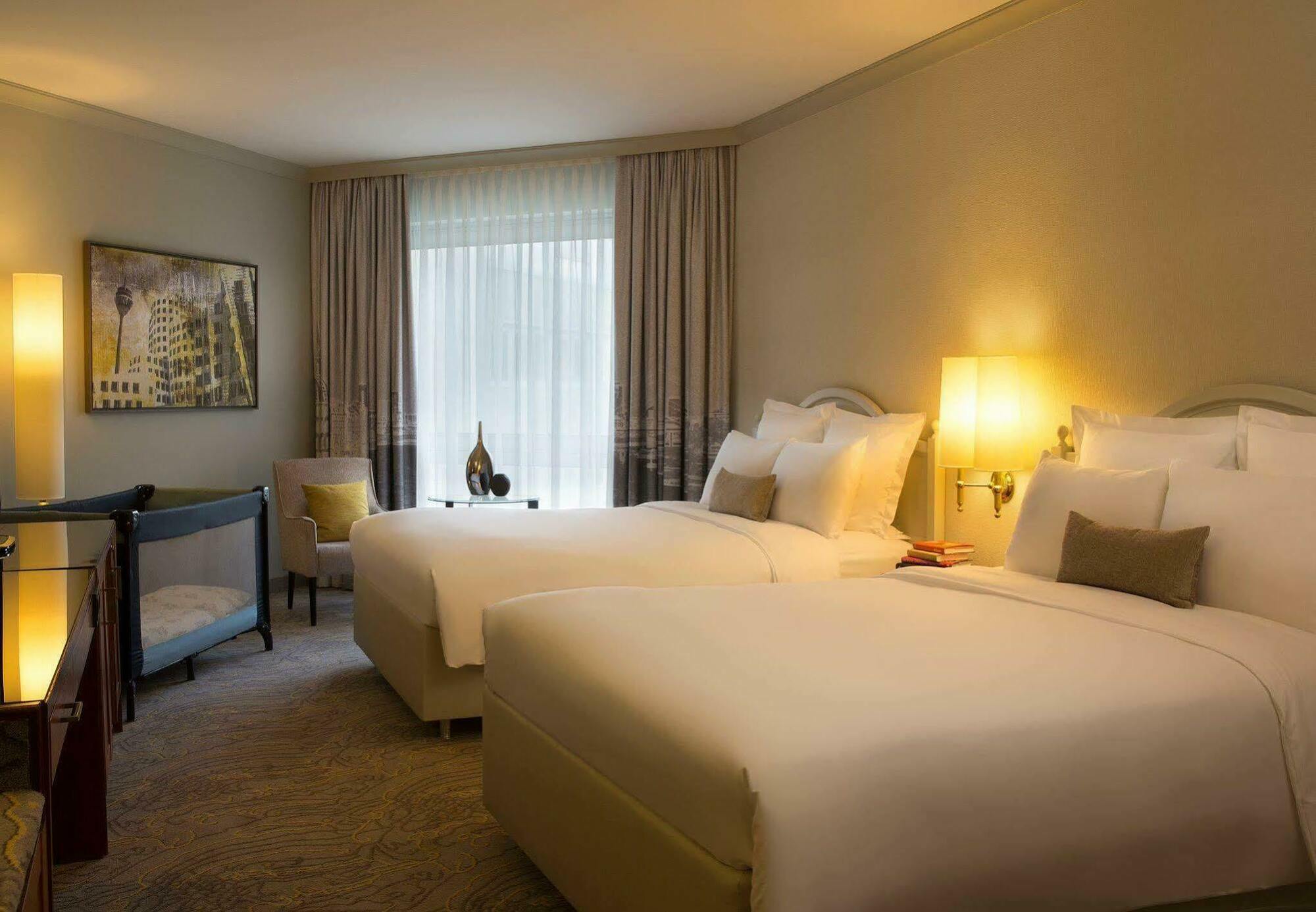 Renaissance Duesseldorf Hotel Extérieur photo