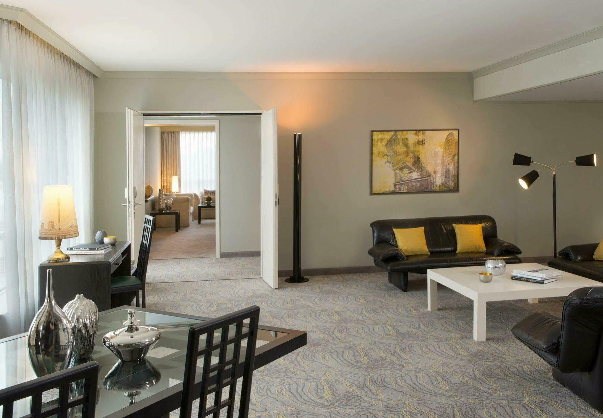 Renaissance Duesseldorf Hotel Extérieur photo